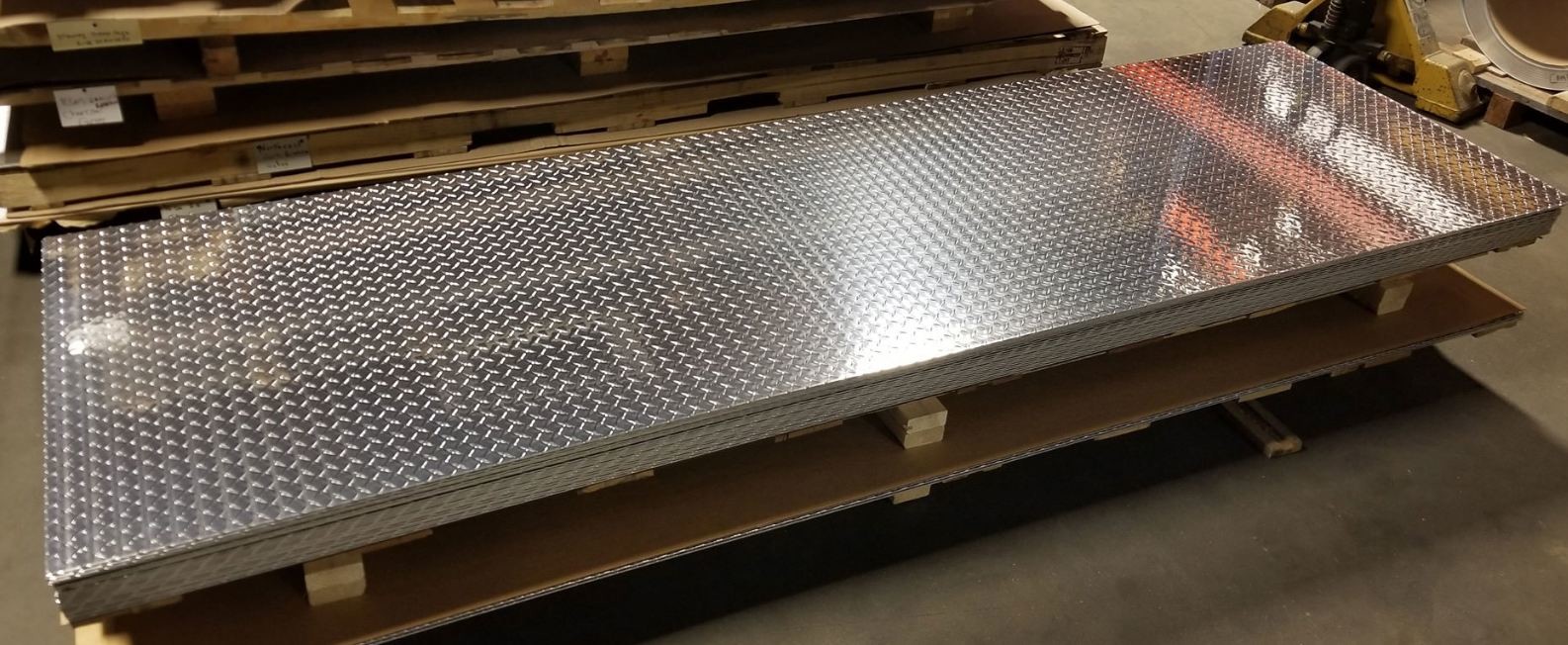 China 3003 H24 Aluminum Diamond Plate Sheets For Trailer Decking 1100 H14 H24 H16 H18 3003 H24 factory