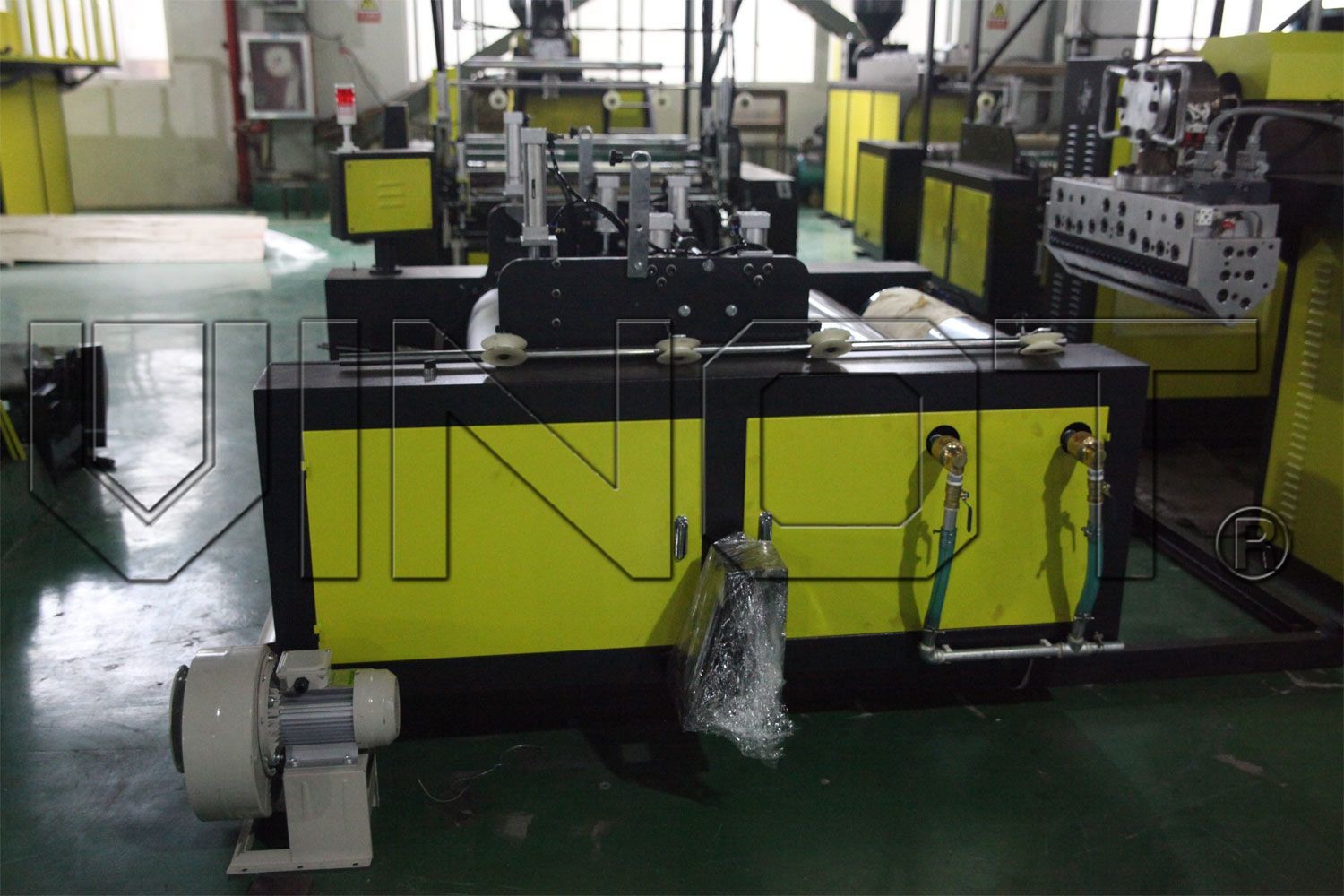 China Durable Stretch Film Machine , Automatic Winding Stretch Film Making Machine factory
