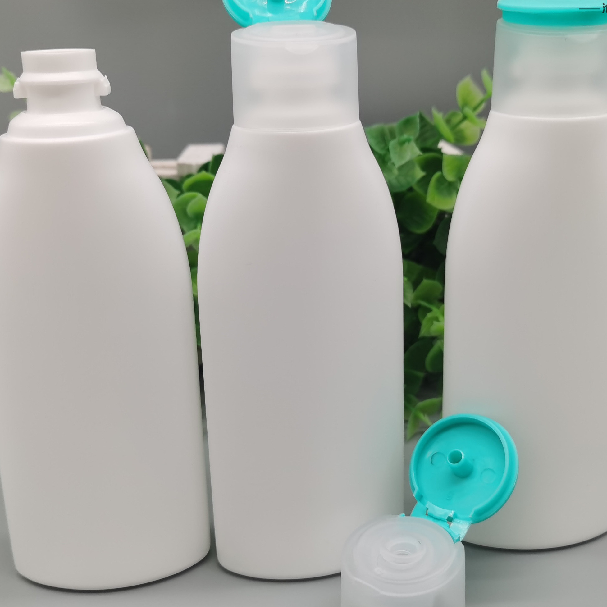 China 120ml Plastic Lotion Bottles 150mm Polypropylene Cosmetic Containers factory