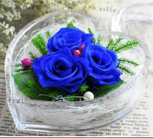 China Transparent Acrylic Storage Box Flower Container Gift Luxury Packaging Heart Shaped factory