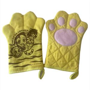 China New Design Cartoon Tiger Paw Cotton Oven Gloves Heat Resistant For Baking factory