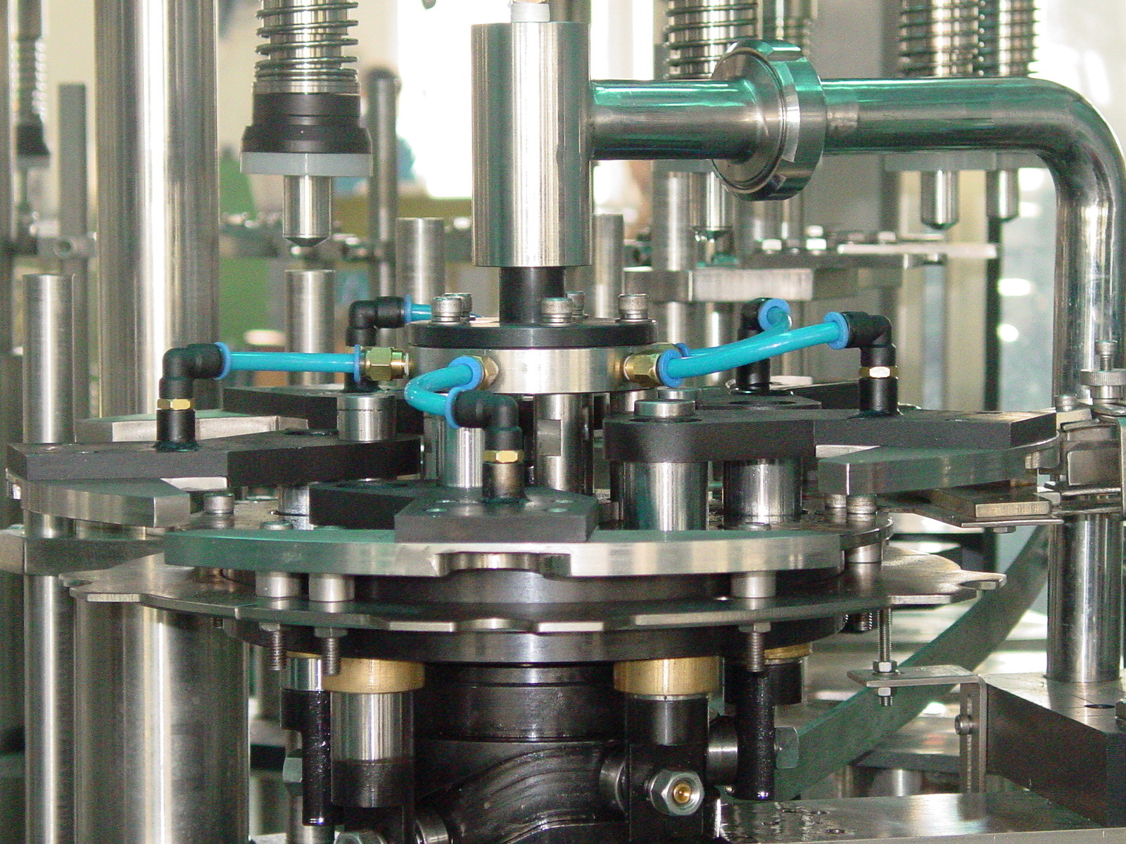 China High speed Rotary high viscous liquids filling machine / line 380V, 50Hz 5000BPH (1000ml) factory