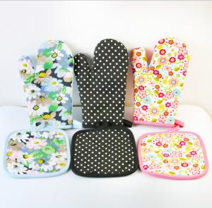 China OEM Printed Oven Gloves , Cute Oven Mitts Various Colors Slip Resistant factory