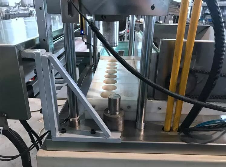 China Fully Automatic Bath Bomb Making Machine / Bath Bomb Balls Machine factory