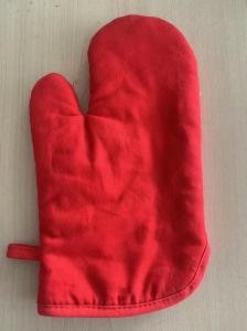 China Pure Cotton Fabric Thick Microwave Oven Gloves Red Color Kitchen Accesories factory