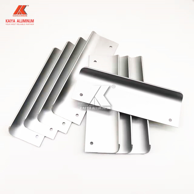 China Window Venetian Blind Slats Roller Shutter Profile Extrusion Aluminium 6060 T5 With Cnc Holes factory