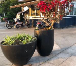 China heavy duty plastic trash bin/ large outdoor plastic flowerpot factory