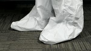 China Breathable Impervious Non Woven Boot Cover Plastic Boot Covers Disposable 43gsm Micro-Porous Upper Material factory