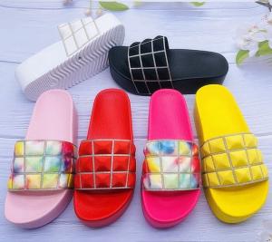 China Lightweight Womens Outdoor Slippers Flexible Anti Slip factory