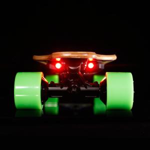 China I Wonder Led Light Dual Hub Motor Skateboard , SK-E2 Custom Booster Board Skateboard factory
