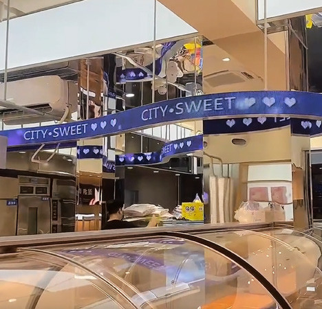 LED Creative & Digital Signs: Elevate Your Bar, DJ Venue, or Store with Modern Design!