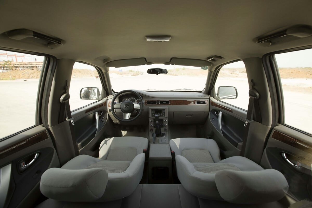 Dongfeng Rugged Design Utility Pickup Truck Fuel-Efficient Diesel Commercial Double Cab Gray