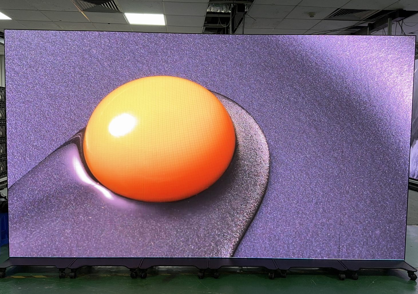 COB LED Poster Display with Pixel Failure <0.0003 Contrast Ratio 1000:1 and IP31