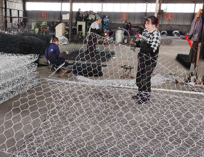 80x100mm  Type Riverbank Stability Woven Metal Gabion Box