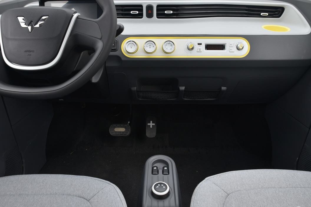Pure Electric Wuling HongGuang Mini EV EV-854 100km/H 2 Seater