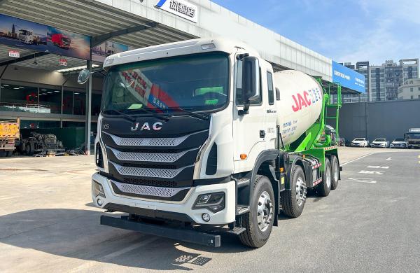 Concrete Truck Mobile 7-8m³ Tanker Cement Mixer Truck Chinese Brand JAC Yuchai