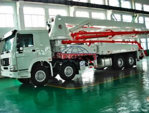 China 8x4 HOWO Truck Chassis Concrete Boom Truck , 48 / 52m Concrete Boom Pump Truck factory