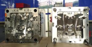 China CHIMEI PC material for producing automotive plastic mold for Lighting Bezel factory