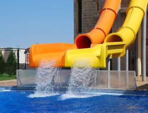 China Exciting Barrel Sled Fiberglass Water Park Slide For Teenager factory