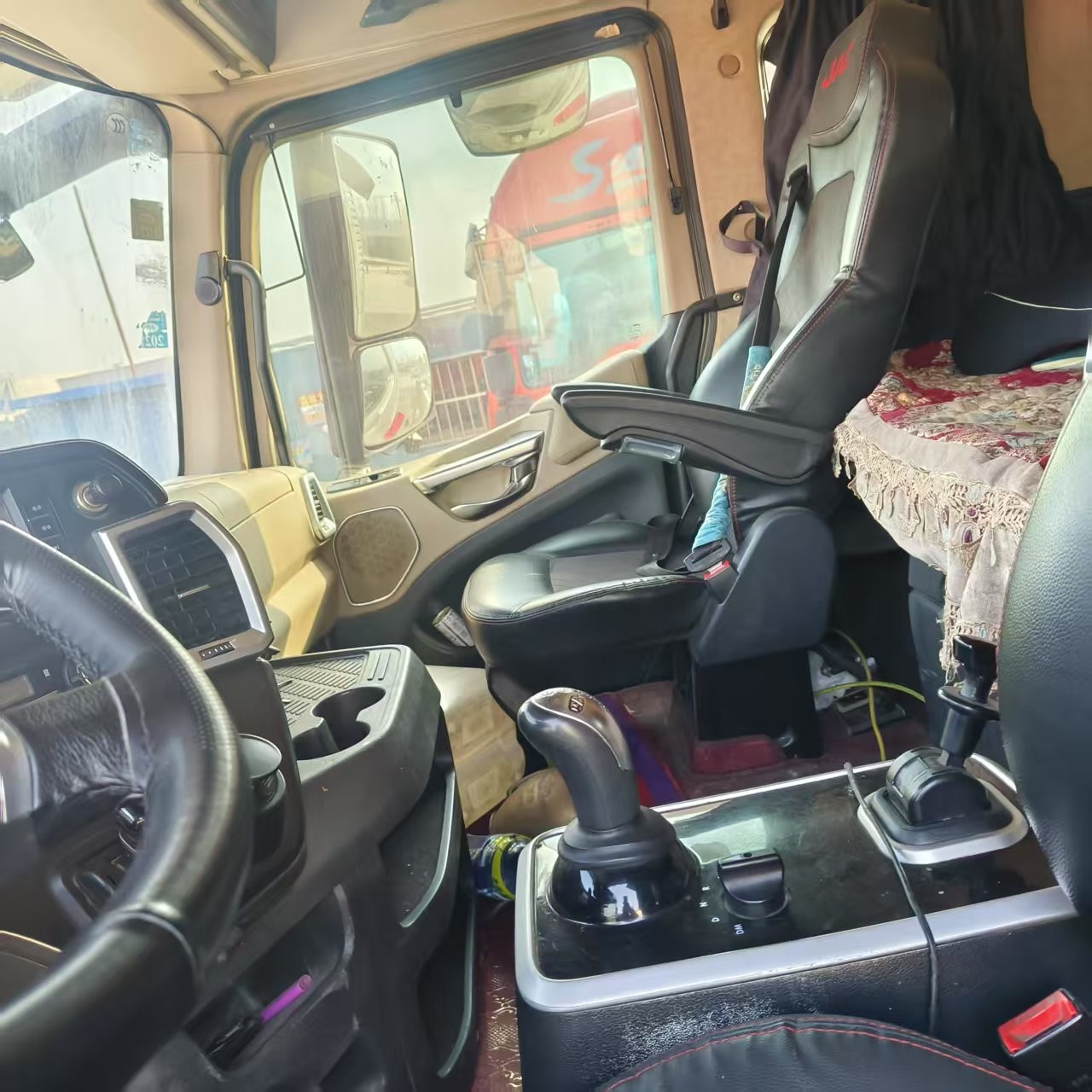 Wholesale Used Tractor Head Truck JAC 2nd Hand Semi Trucks 540hp High Roof Cabin Logistics Transportation