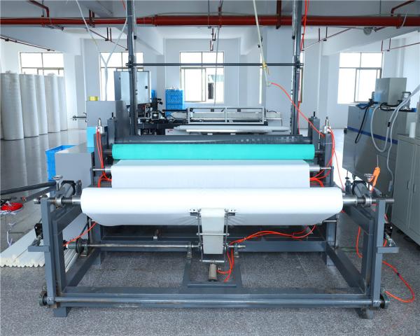 China Fully Automatic Coreless Toilet Paper Rewinding Machine 220m/min factory