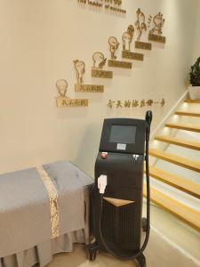China Skin Rejuvenation Laser Hair Removal Machine Custom Logo 10.4 Inch Touch Screen factory