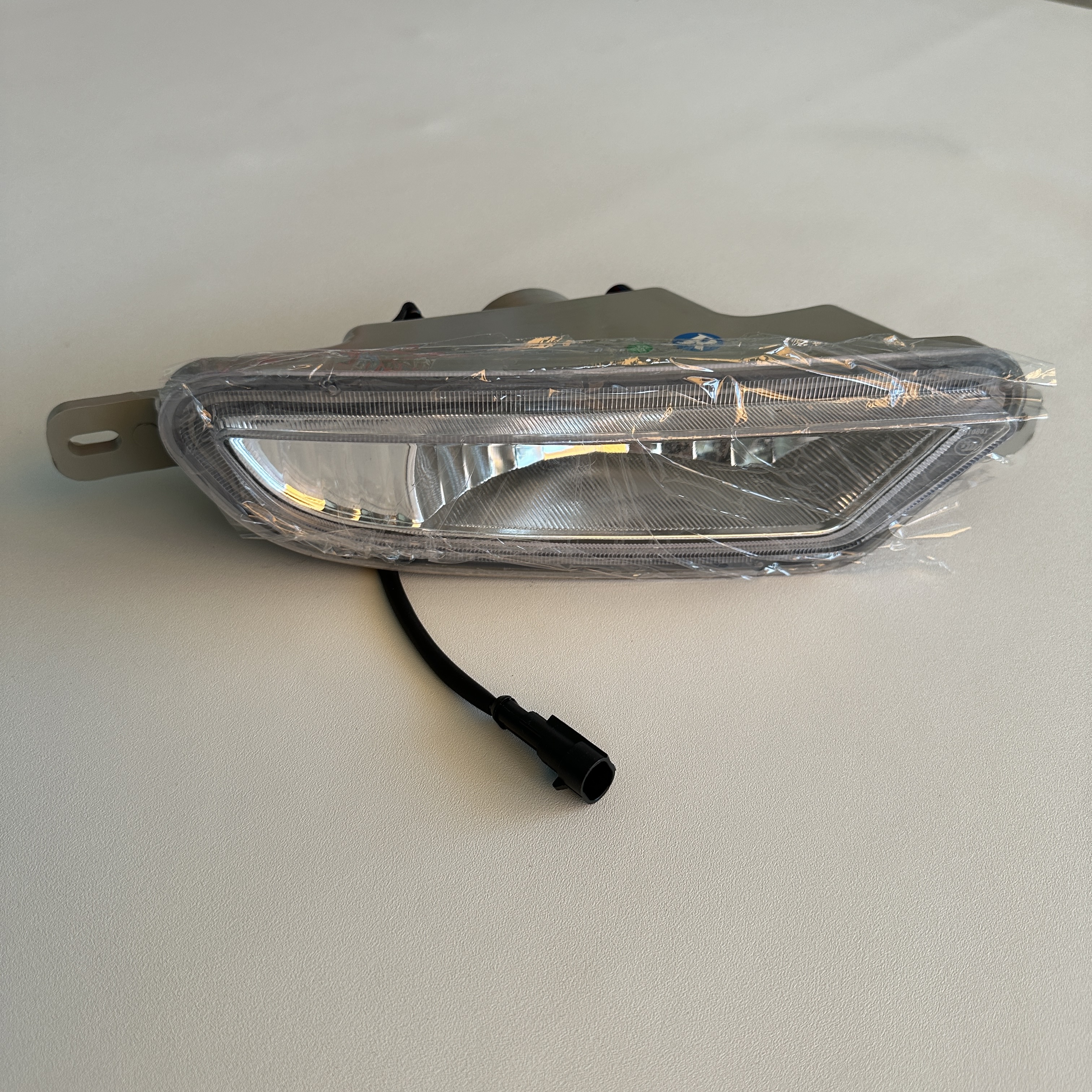 Yutong Bus Spare Parts 24V Plastic Front Fog Lamp for ZK6122 Bus Model and Components