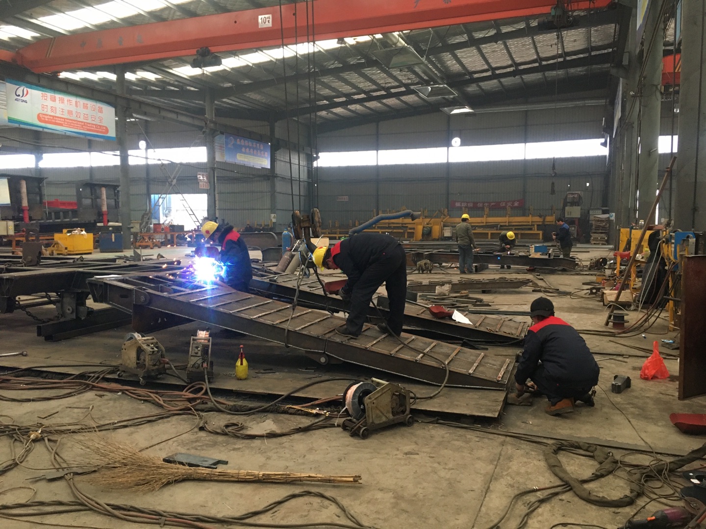 Leaf Spring Semi-Trailer 90 W mm*13 Thickness mm*10 Layer for Heavy Equipment Carrier