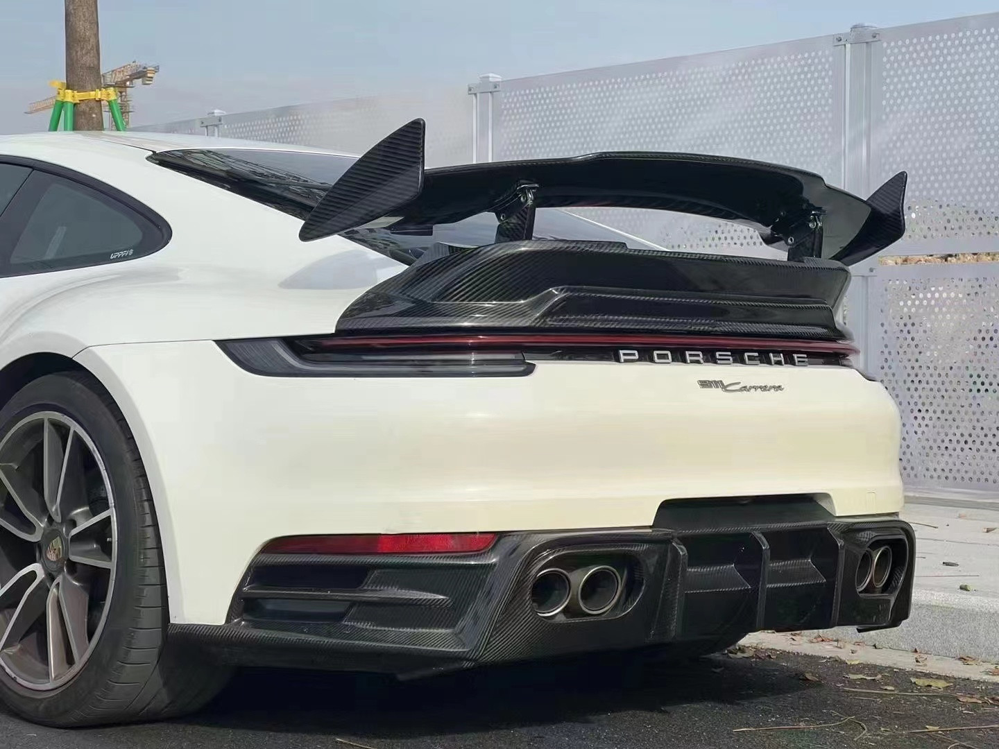 Auto Parts for Porsche 911 992 Carbon Fiber Body Kit 911 992 Upgraded Bras-style Front Shovel Diffuser Spoiler Body Kit