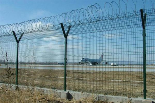 High Quality Galvanized And Powder Coated Welded Wire Mesh Fence Airport