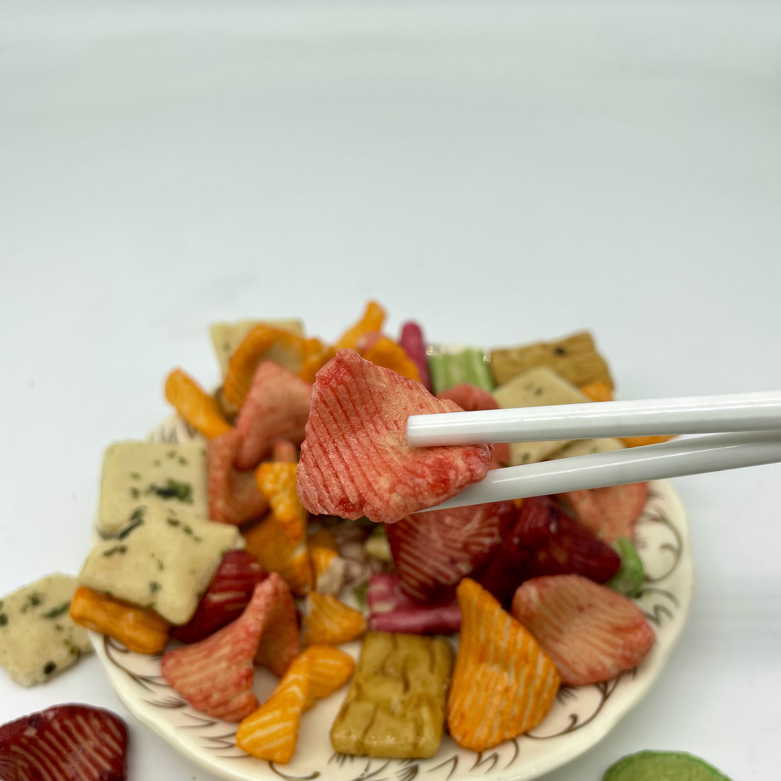 Crunchy Baked Glutinous Rice Crackers with Tapioca Starch Mulitiple Shapes 7.5KG Bulk Packaging