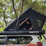 Outdoor Hard Shell Car Roof Tent 4 Person 4x4 For Toyota 210*132*18cm Closed