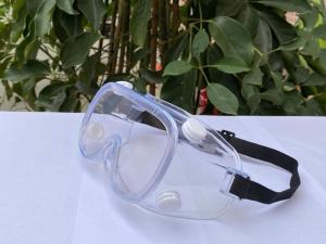 China Chemical Resistant Medical Safety Goggles Anti Fog Safety Glasses 76g factory
