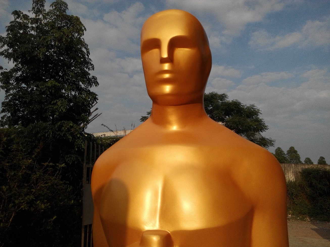 122th canton 90th Oscar Academy Award statues sculptures art statue for sale with golden tune fiberglass as decoration