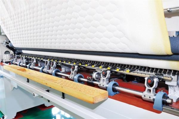 64 Inch CNC Industrial Quilting Machine For Clothing Industry OEM ODM