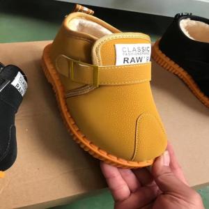 China Plush Kids Winter Shoes Girls Yellow Color Kids Warm Boots factory