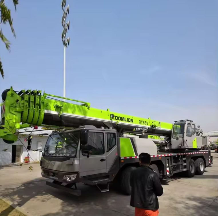 Used ZOOMLION Truck Crane 2000 Hour New Condition 50 Ton Load Capacity Core Engine Pump Motor Components Made China