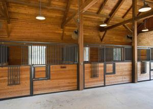 China Modern Steel Horse Stalls , No Sharp Edges Safety Metal Horse Stall Gates factory