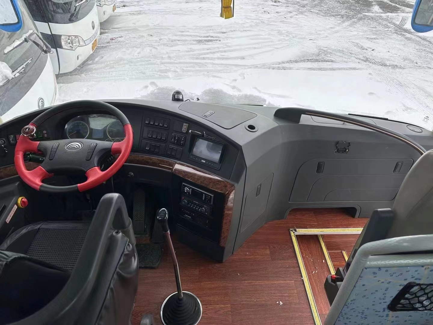 2nd Yutong Bus Price 2016 Year Original 55 Seats Euro 4 Emission A/C Weichai Engine Diesel