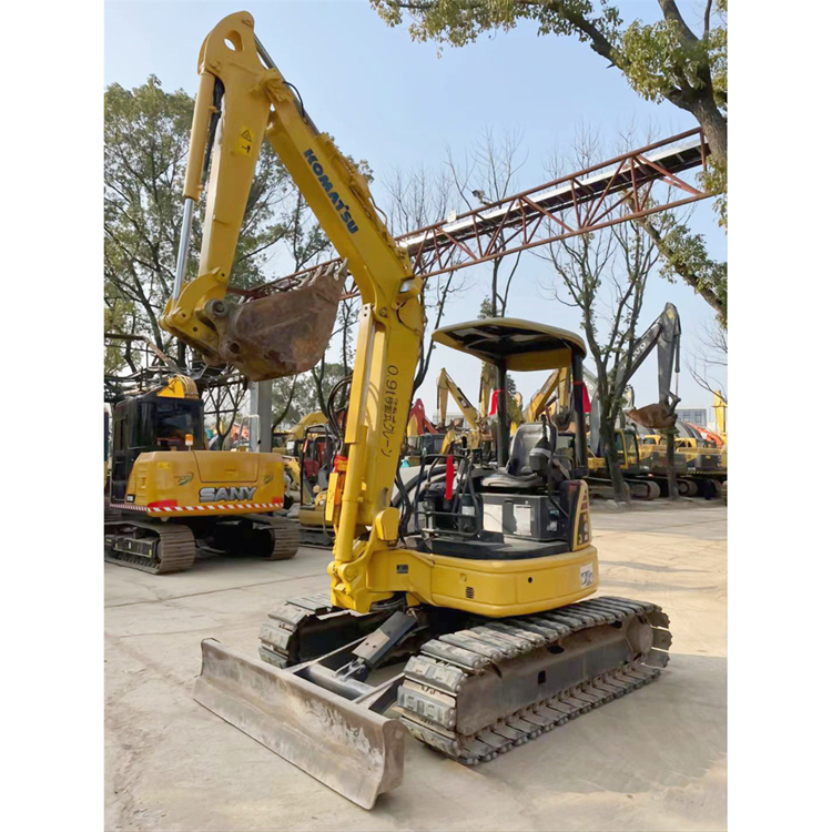Komatsu PC40 Mini Excavator in Good Condition with Rubber Track Pad and 26.1 KW Power