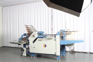 China High Speed A4 Paper Folding Machine With 12 Buckle Plate And Knife Folder factory