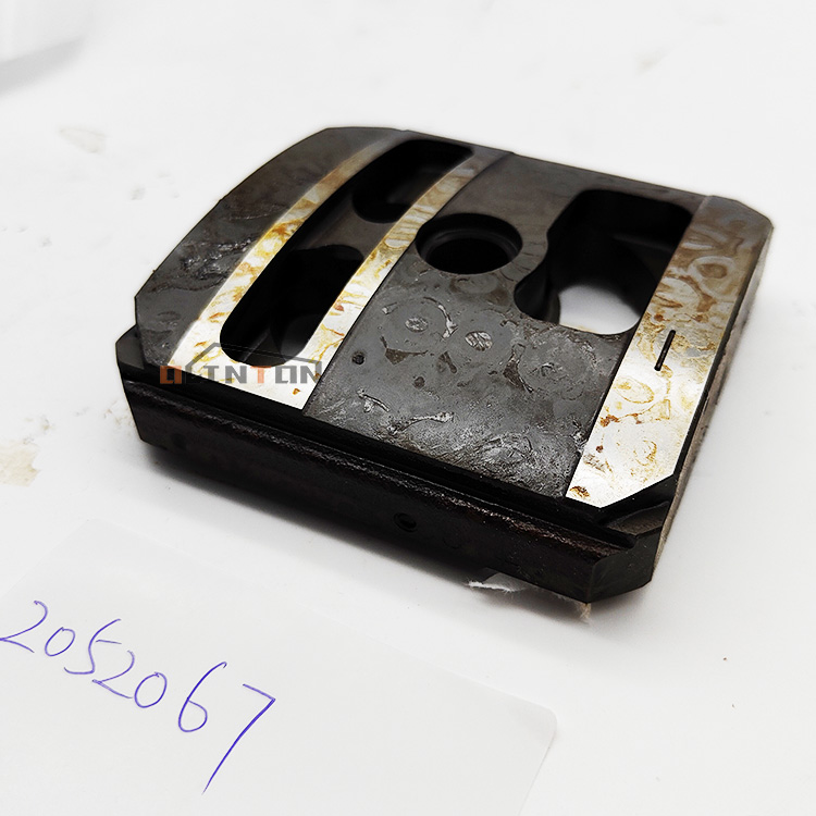 Excavator Hydraulic Parts 4HK1 Engine ZX240-3 ZX200-3 HPV118 Valve Plate 2052073 2052067