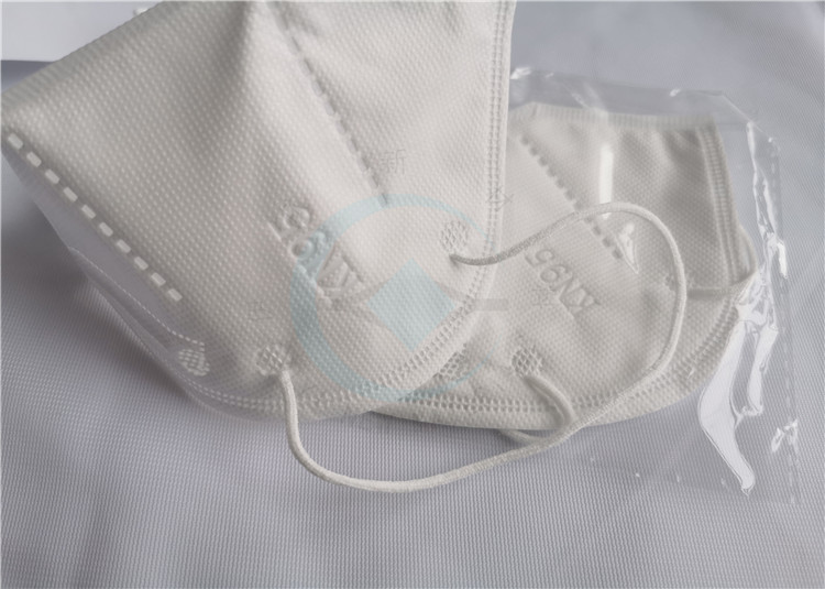 Three Layer Disposable Safety Kn95 Face Mask Skin Friendly Fliud Resistant