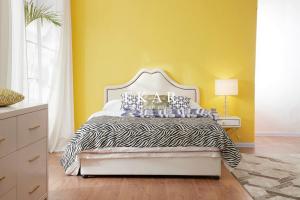 China Simple Design Upholstery Headboard Wooden Kingsize Modern Bed factory