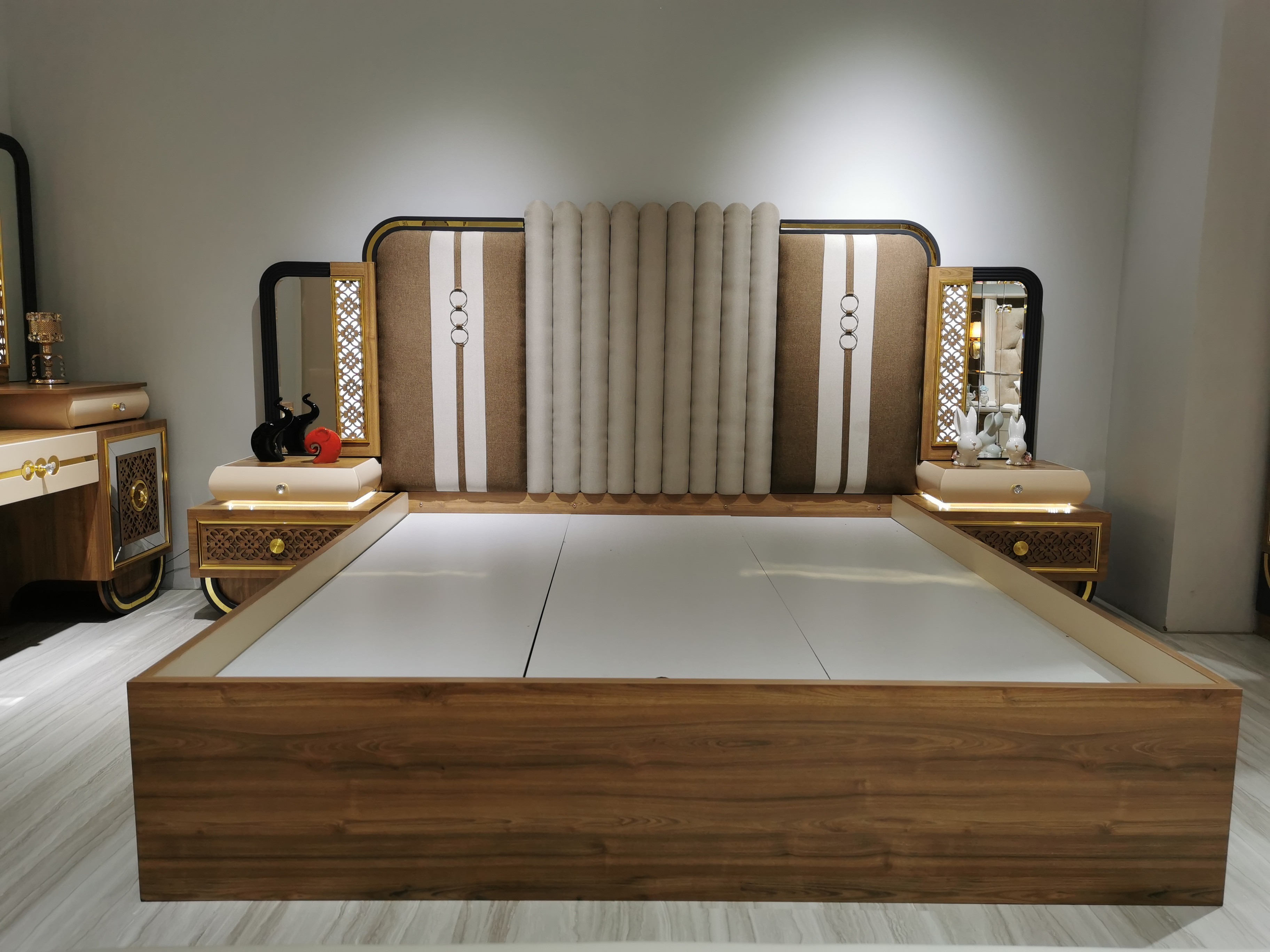 Modern Bedroom Sets Furniture Storage Dresser Comforter White Bed King Size
