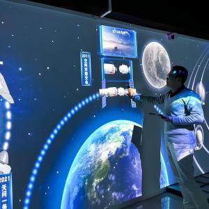 China Indoor Interactive Wall Projector For Museum Cultural Tourism Theme Venues factory