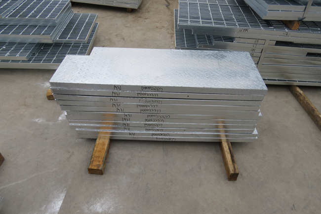 Composite steel grating
