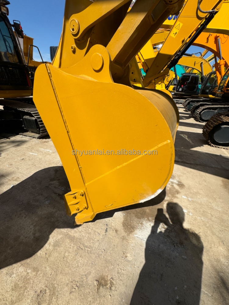 Strong Power and Soft Steel Design Second Hand CAT320 Excavator at Affordable