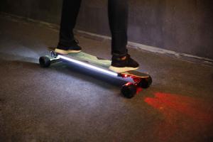 China Popular Led Light Hub Motor Electric Longboard Battery Powered Long Lasting factory