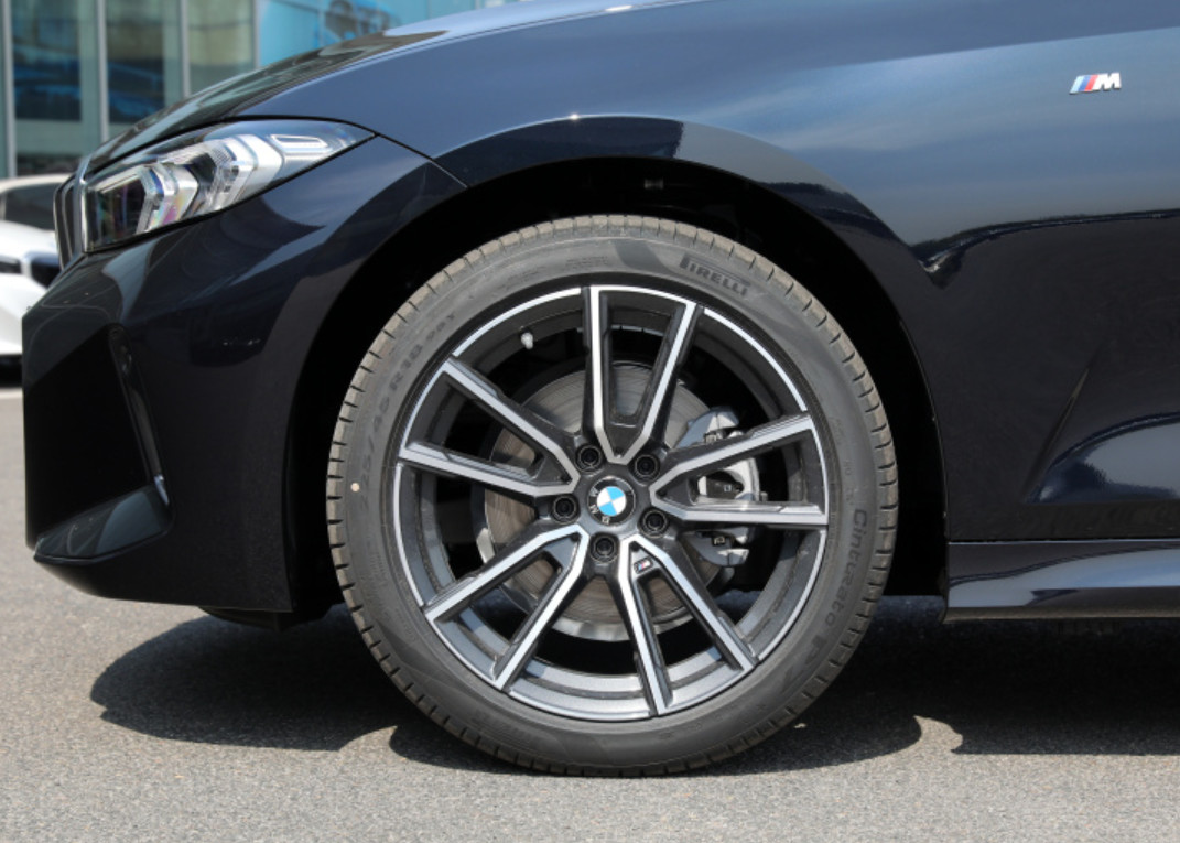 2023 BMW 3 Series Gasoline 320I M Sport Set 4 Door 5 Seats Sedan Medium Car